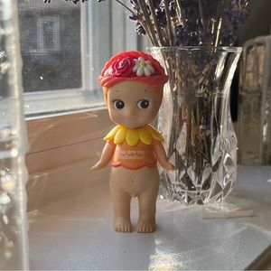 Sonny angel rose basket